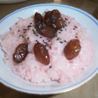 北海道ではメジャーな作り方で、祖母がよく作ってくれました。懐かしい味がしました。近所のドラッグストアに金時豆の甘納豆しかなかったので、今回はそれで代用です。